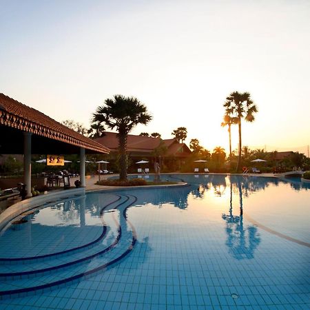 Angkor Palace Suite & Villa Siem Reap Exterior photo