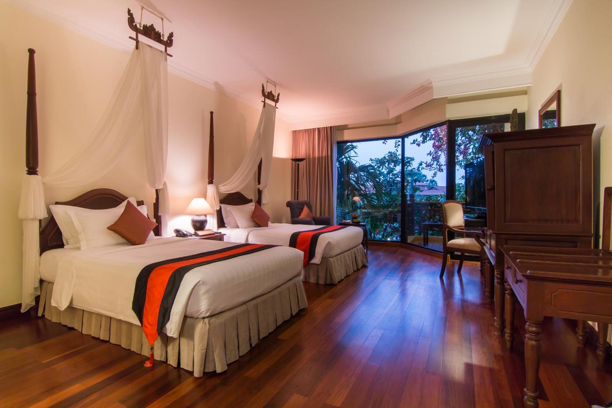 Angkor Palace Suite & Villa Siem Reap Exterior photo