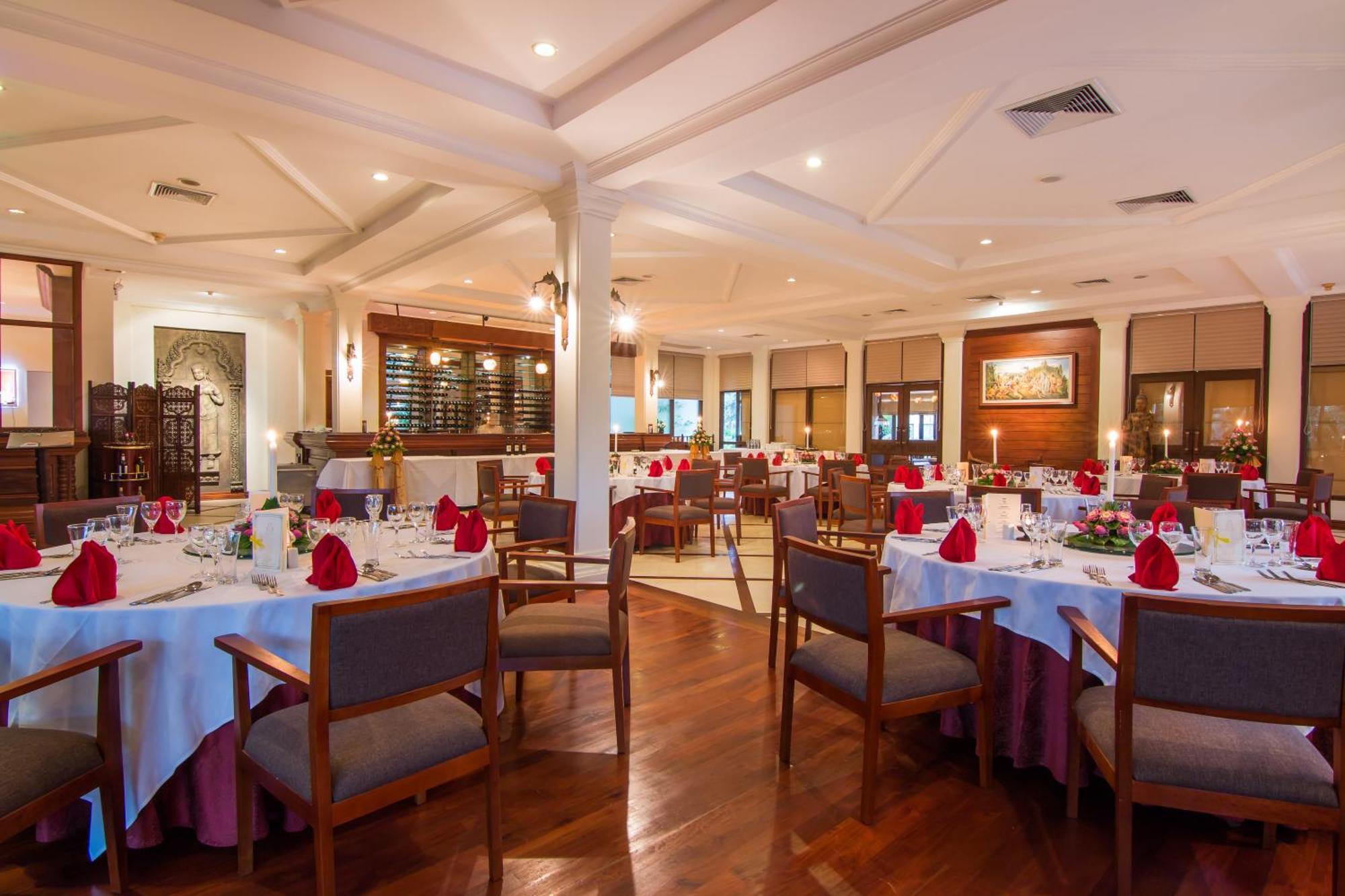 Angkor Palace Suite & Villa Siem Reap Exterior photo