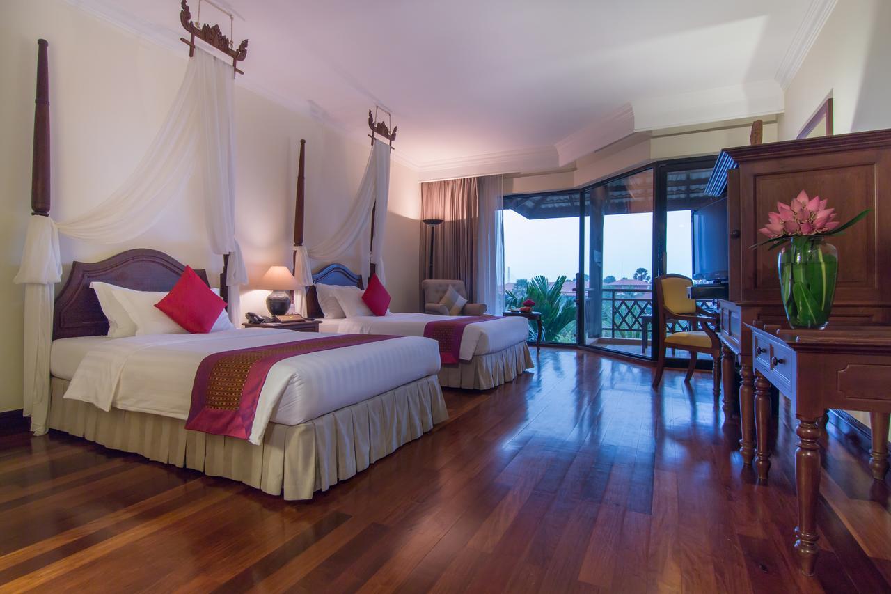 Angkor Palace Suite & Villa Siem Reap Exterior photo
