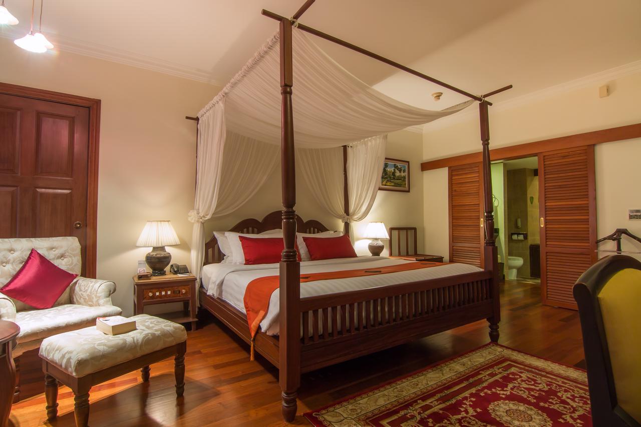 Angkor Palace Suite & Villa Siem Reap Exterior photo