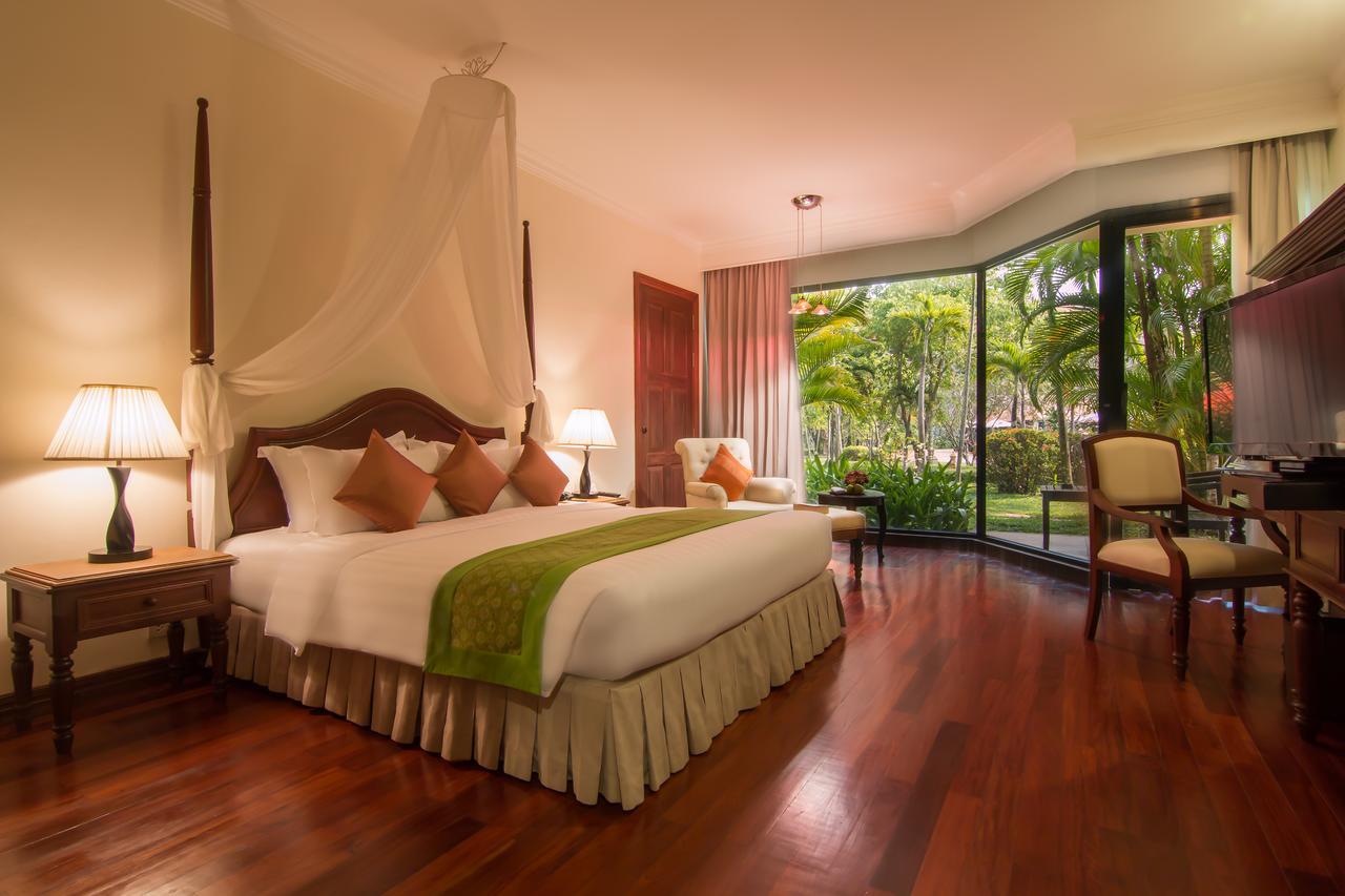 Angkor Palace Suite & Villa Siem Reap Exterior photo