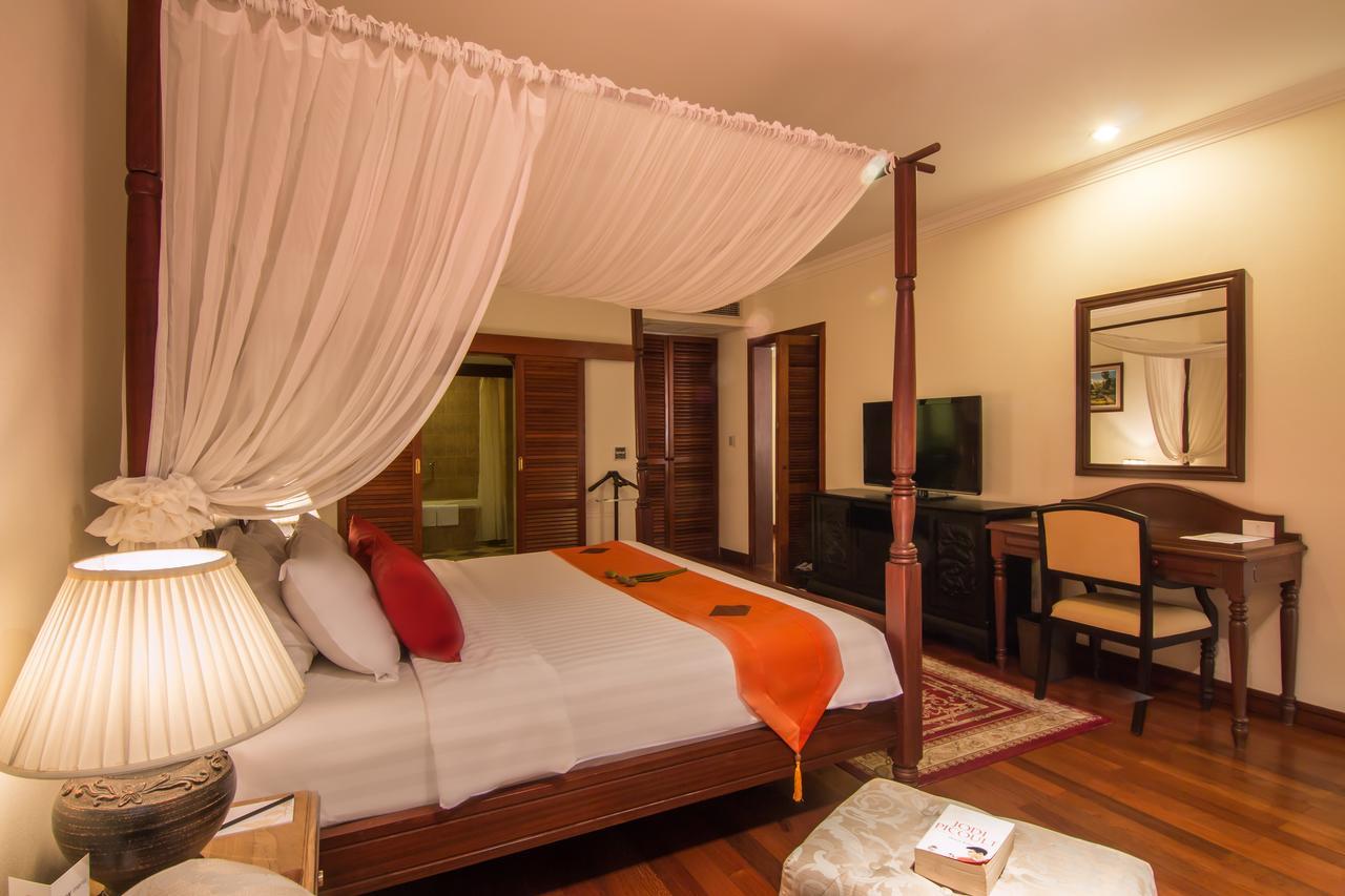 Angkor Palace Suite & Villa Siem Reap Exterior photo
