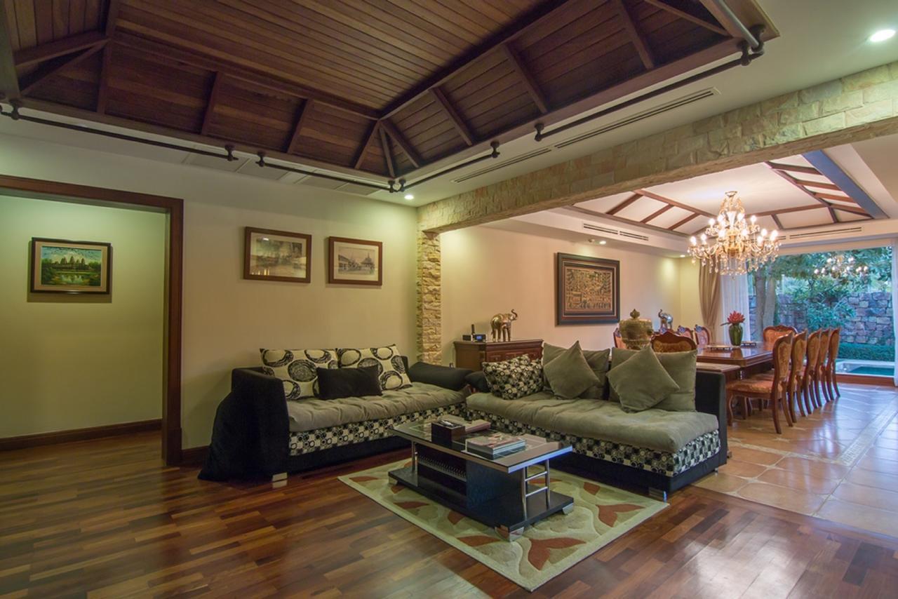 Angkor Palace Suite & Villa Siem Reap Exterior photo