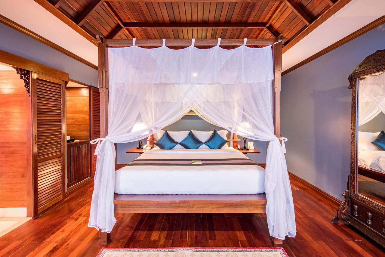 Angkor Palace Suite & Villa Siem Reap Exterior photo