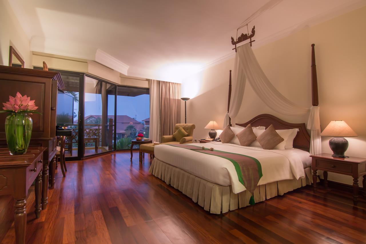 Angkor Palace Suite & Villa Siem Reap Exterior photo